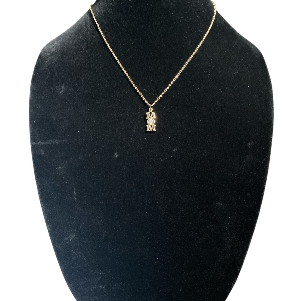 Vintage Avon “Mom” Gold-Tone Dainty Pendant Necklace - Picture 3 of 9
